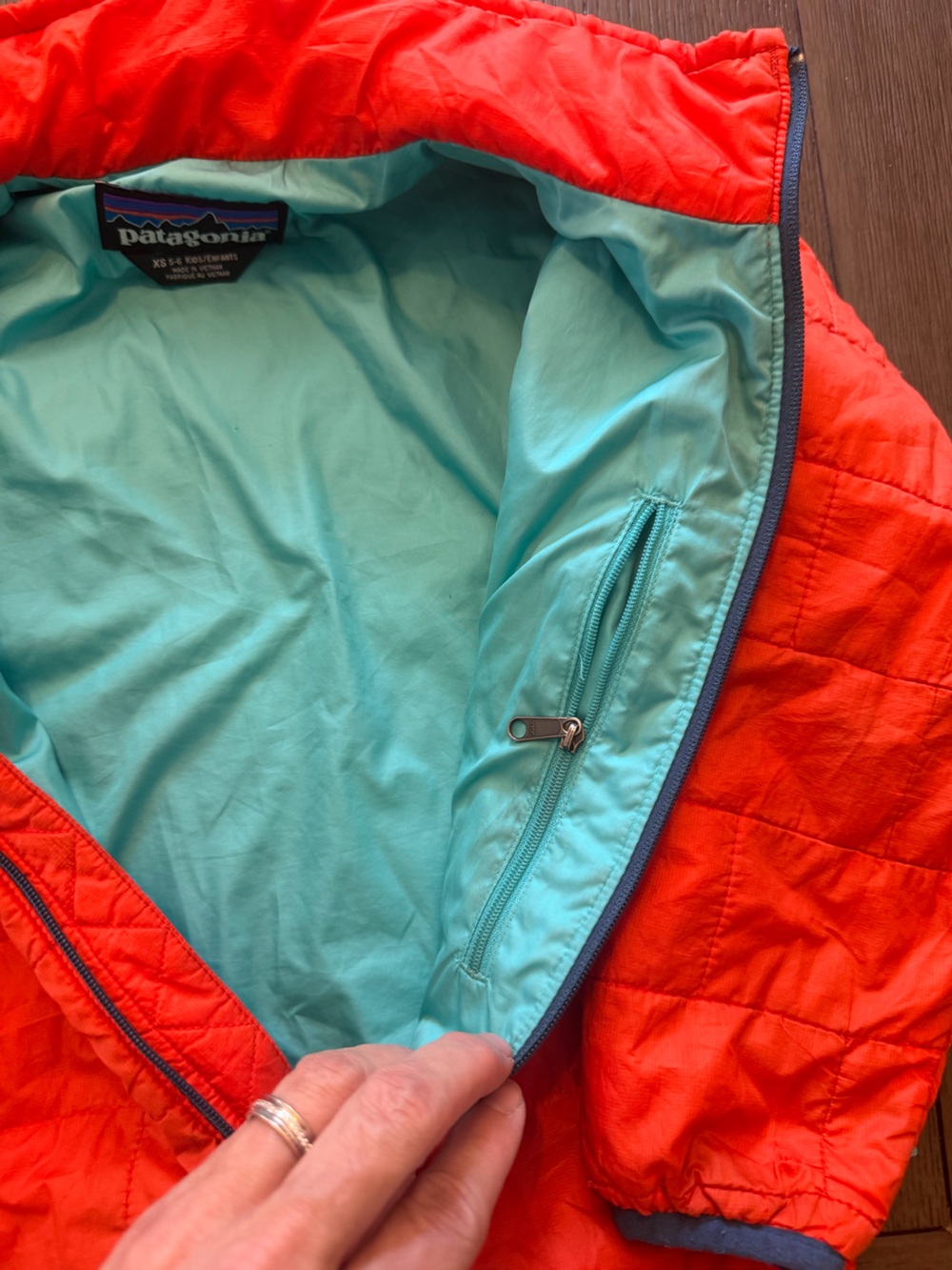 Patagonia Teal and Orange Kids Quilted Jacket boys 5/6 - Picture 4 of 9